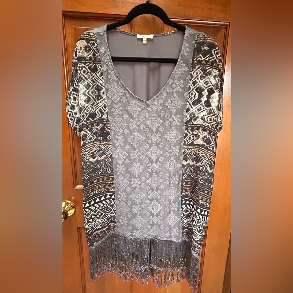 Mystree Geometric Gray Fringe Tunic